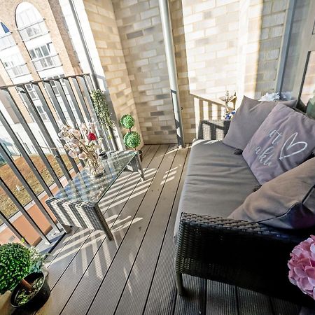 Greenwich Apartment With A River View & Balcony Near The 02 Arena & North Greenwich With Free Wifi & Fast Links Into Central 伦敦 外观 照片
