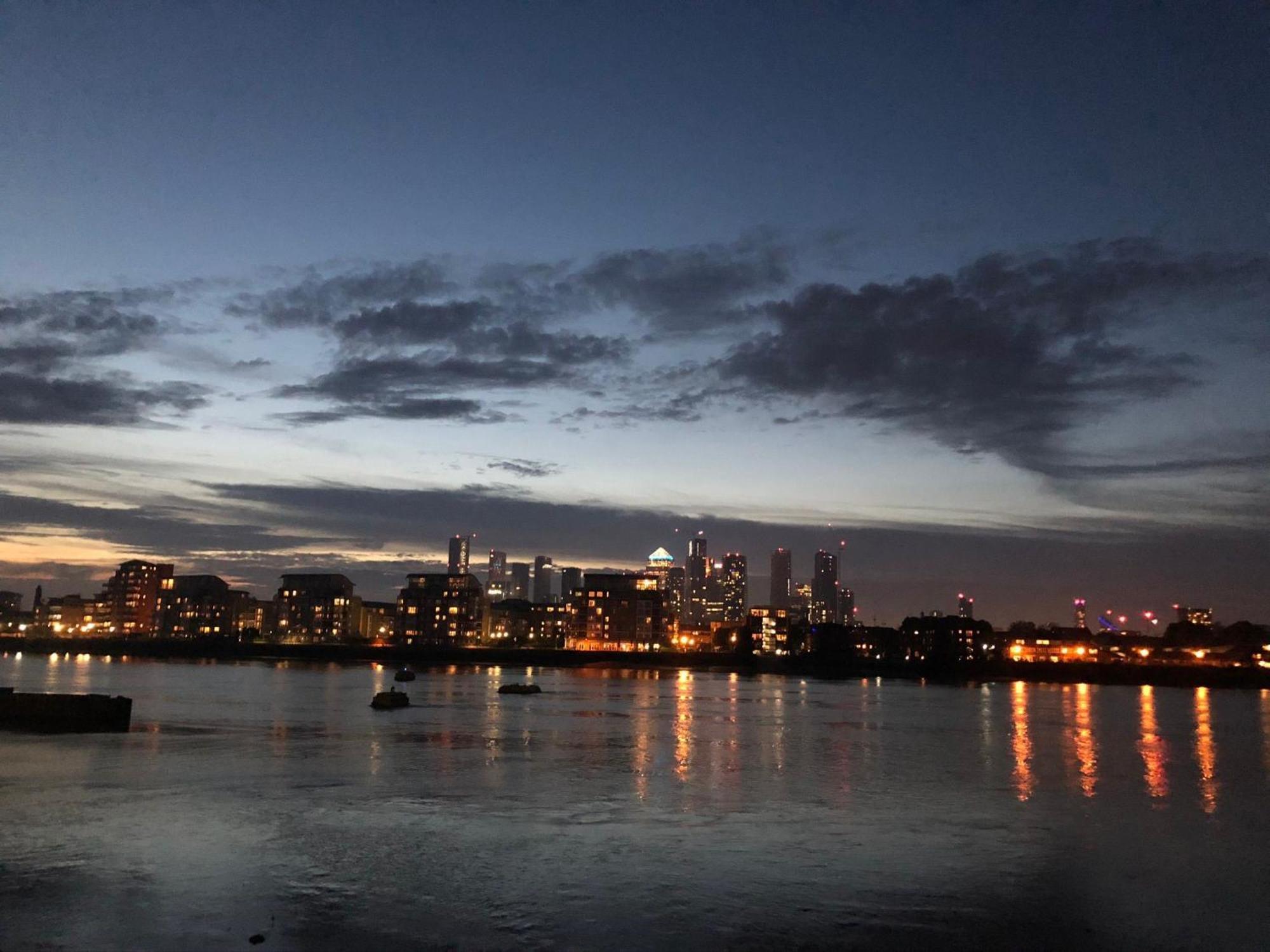 Greenwich Apartment With A River View & Balcony Near The 02 Arena & North Greenwich With Free Wifi & Fast Links Into Central 伦敦 外观 照片