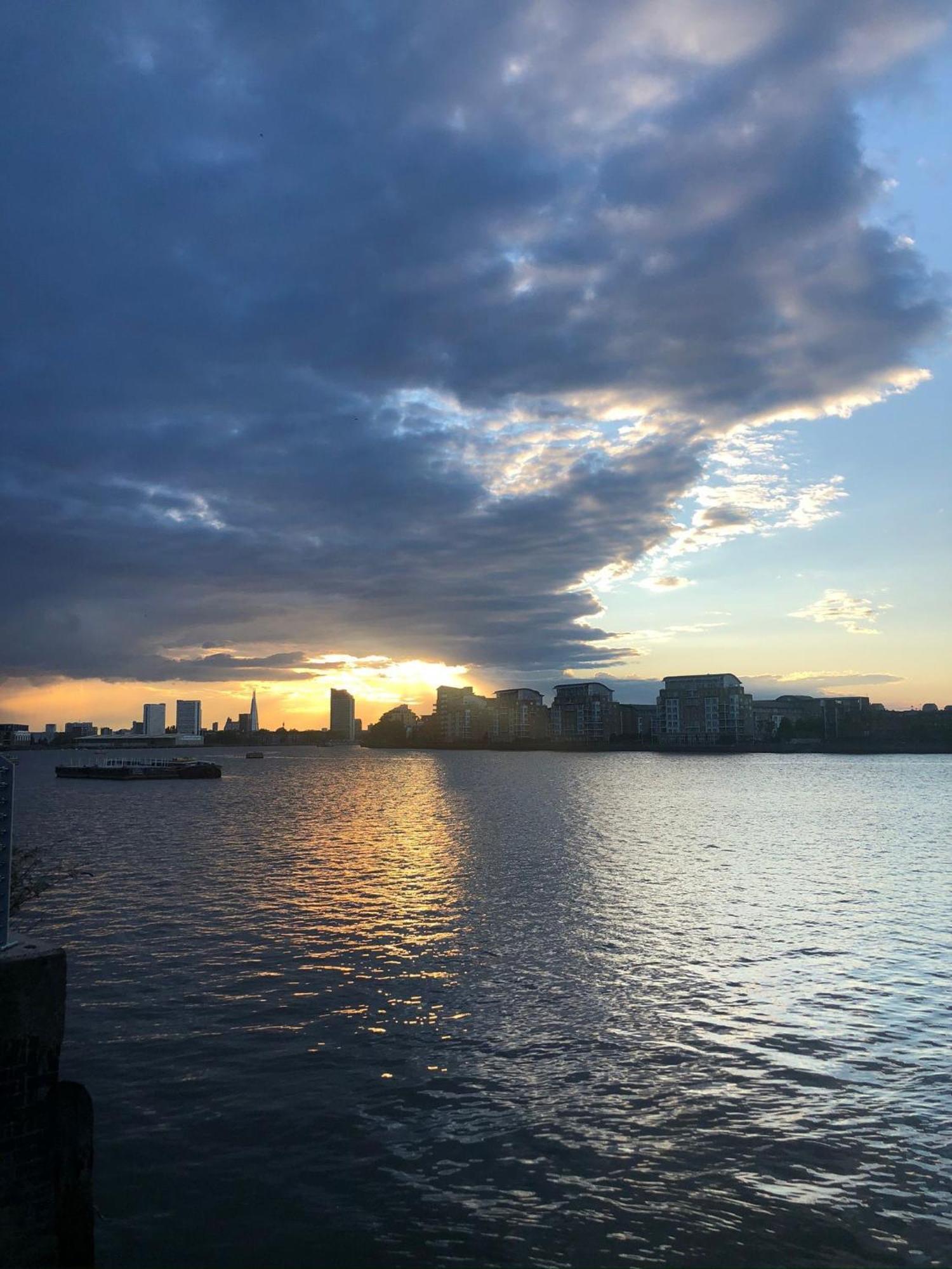 Greenwich Apartment With A River View & Balcony Near The 02 Arena & North Greenwich With Free Wifi & Fast Links Into Central 伦敦 外观 照片