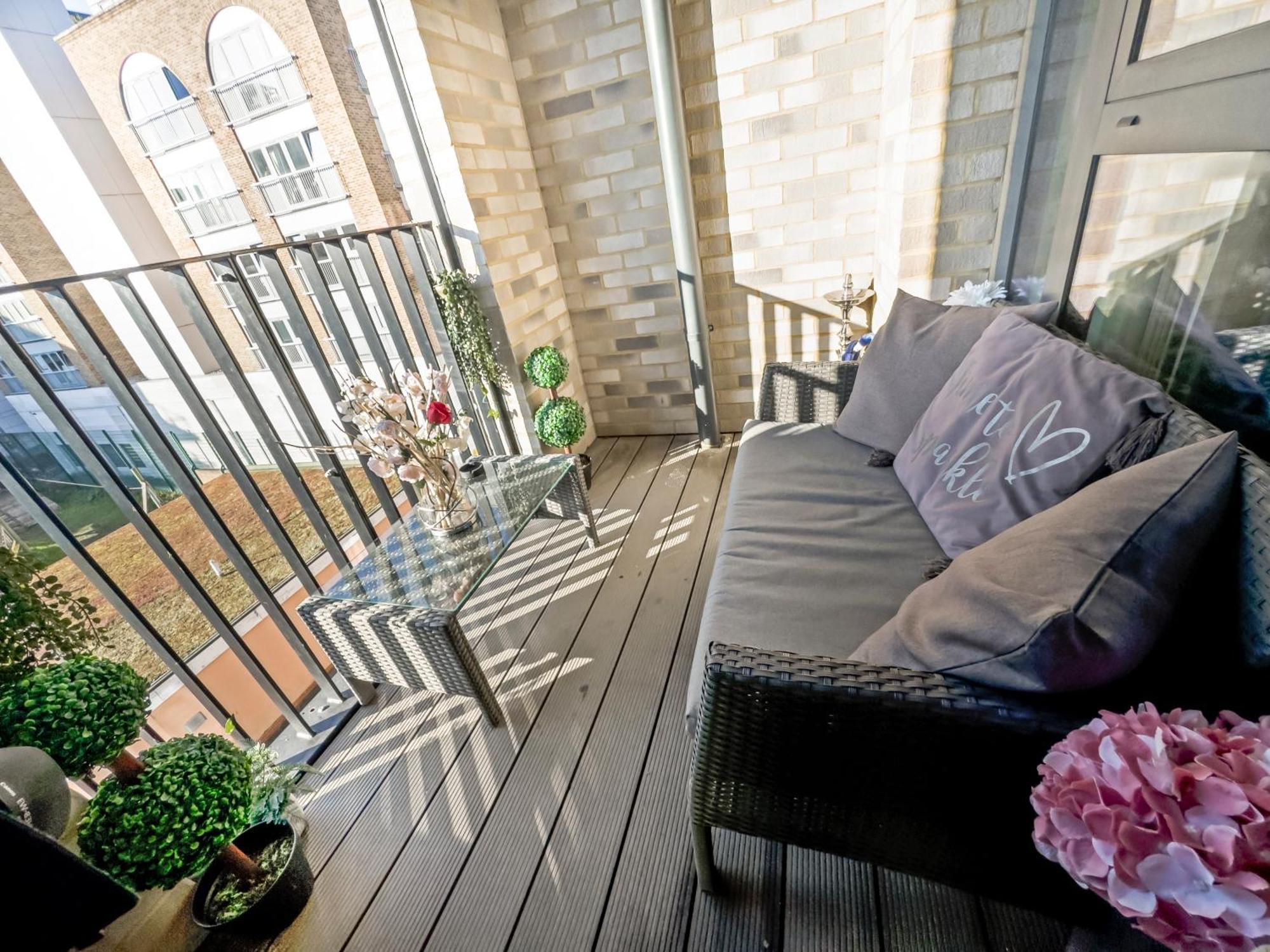 Greenwich Apartment With A River View & Balcony Near The 02 Arena & North Greenwich With Free Wifi & Fast Links Into Central 伦敦 外观 照片